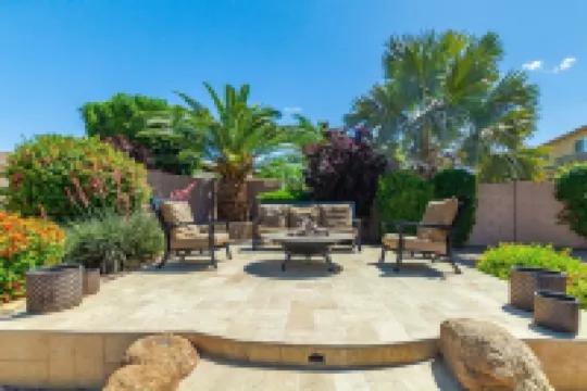 LUXURY DREAM HOME, 6 bdrm pool/hot tub, 8 flat tvs, fire pits, 5000 sq ft