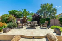 LUXURY DREAM HOME, 6 bdrm pool/hot tub, 8 flat tvs, fire pits, 5000 sq ft