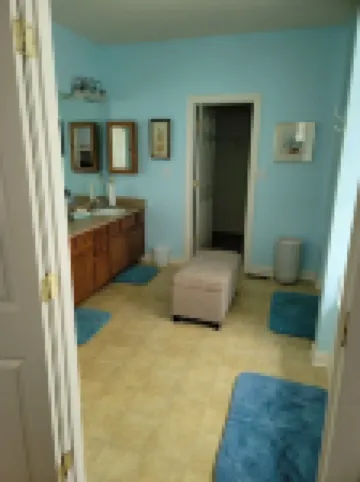 Cozy Eagle Creek retreat