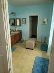 Cozy Eagle Creek retreat