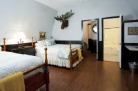 Perfect for corporate retreats, family reunions. Near Silverwood. Sleeps 38!