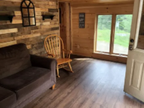 1 Bedroom house with direct trail access Hotels in Errol