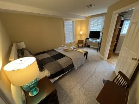 HATHAWAY HOME- Downtown Historic New Bedford, ACROSS FROM WHALING MUSEUM