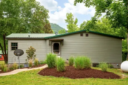 Cottage at the Creek - 4 Bedrooms