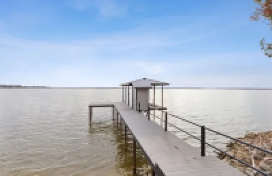 Lone Star Lake Cottage, SUNSET VIEWS, NEW deck/boat dock/putting green