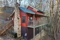 Cozy Cabin w/ 2 King Beds, Fireplace, Hot Tub, Foosball, Arcade and BBQ! - ชาเลต์
