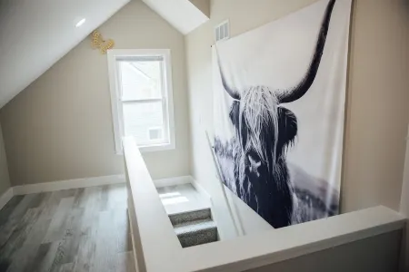 4-bedroom vacation home 8 minutes to Downtown Market Отели рядом с достопримечательностью «Парк Лемери»