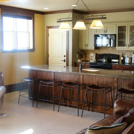 Spacious 4Br/4Bth Lodge With Ice Skating Pond, Heated Pool, 3 Min Walk To Ski