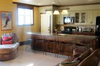 Spacious 4Br/4Bth Lodge With Ice Skating Pond, Heated Pool, 3 Min Walk To Ski
