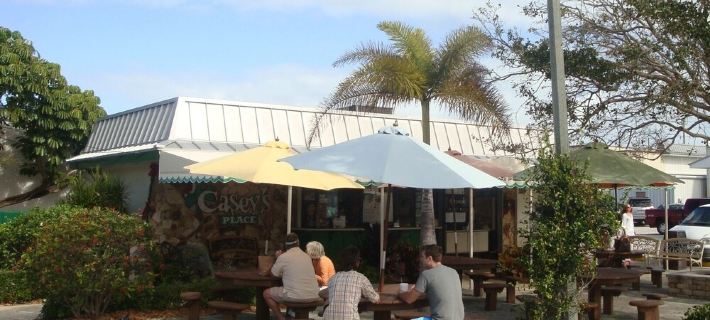 Island Living, Within Walking Distance To Beach Restaraunts Shops Parks Marina Hotels in Vero Beach