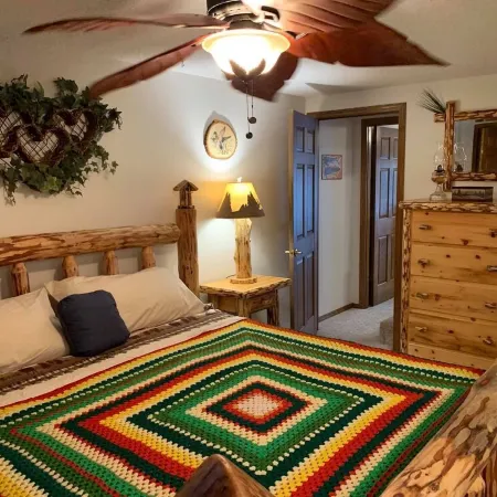 Lakehouse Paradise w/ Hot Tub Near Cascade Mountain