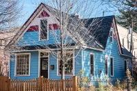 Beautifully Appointed Victorian Home, in the Heart of Town, Walk to the Pool!