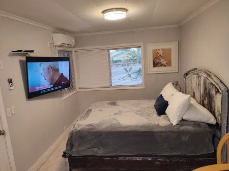 Water View Studio Near Downtown Отели рядом с достопримечательностью «сквер Уан»