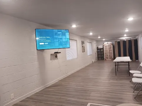 family reunion HQ. 8 beds 2 bathrooms and a hot tub!