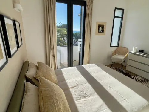 Charming Villa Fully Renovated with Amazing Water View 세테 호텔
