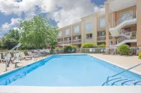 데이즈 인 바이 윈덤 그린빌