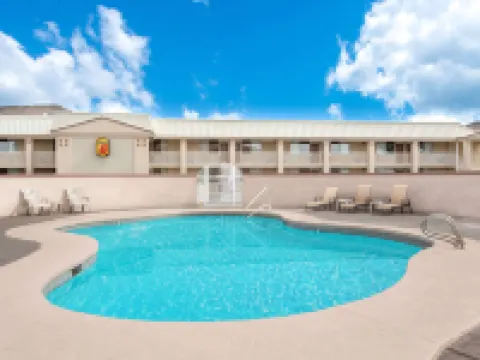 Super 8 by Wyndham Salina/Scenic Hills Area Hotels in Salina