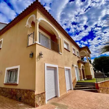 Casa Más Ambros with infinity pool