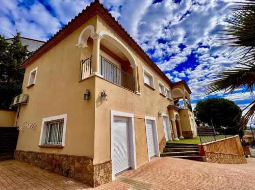 Casa Más Ambros with infinity pool Hotels in Calonge