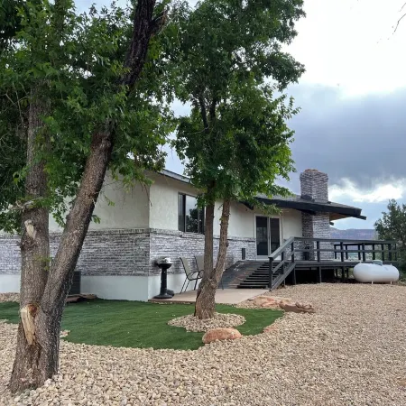 Vista Views with Complete Privacy Close to Town and National Parks.