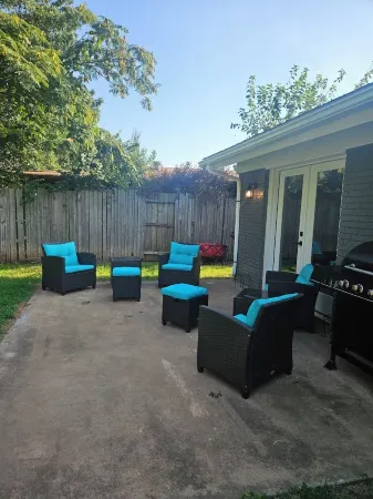 Spacious 4-bdr house in charming Del City with AC, WiFi and 9 min of Tinker AFB