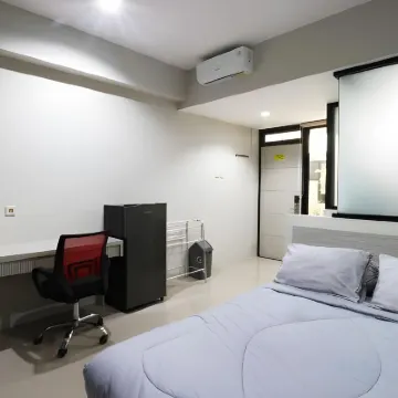 Dparagon Kalijudan Hotels near Tambaksari
