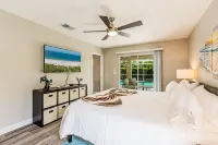 THE WAVES HOUSE! 7 minute walk to the beach, 2 minute walk to the JW Marriott