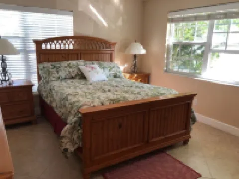 Villa-style condo with pool and beach access - Condo 8