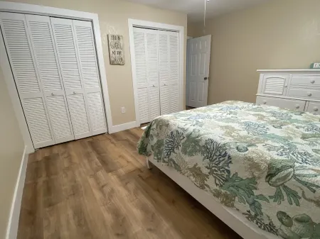 Beautiful Home Located DIRECTLY ON RIVER!!!