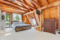 Whole House, Scenic Post and Beam Home Overlooking Canandaigua Lake! Sleeps 10 Hotel in zona Mayflowers Nursery & Garden