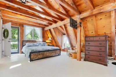 Whole House, Scenic Post and Beam Home Overlooking Canandaigua Lake! Sleeps 10
