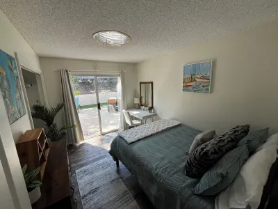 Charming Coastal Getaway!3 Bed 2 Bath with 3 Private Yards. Clean. Dog Friendly.