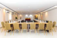 RedDoorz Plus @ Paal 2 Manado Hotel di Mapanget