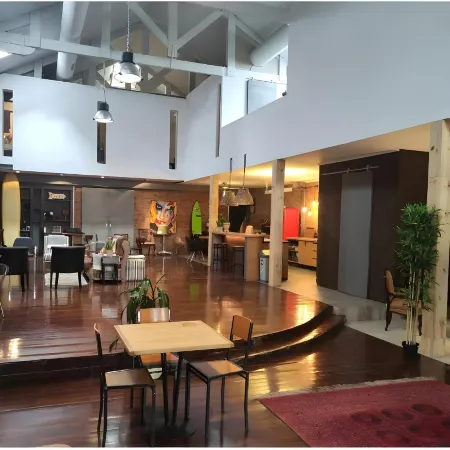 Caruma Surf Hostel Отели рядом с достопримечательностью «Городской парк»