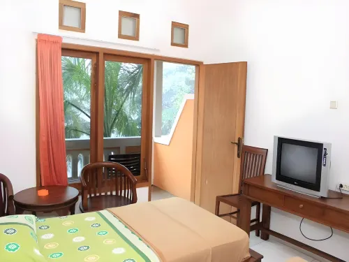 Baru Dua Beach Hotel and Restaurant