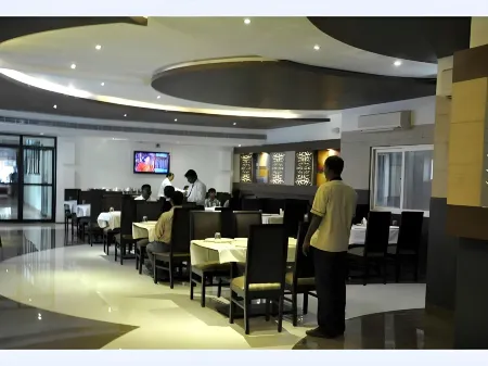 The Grand Park Hotel Отели в г. Куддалор