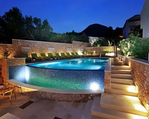 Boutique Hotel Bol โรงแรมในโบล