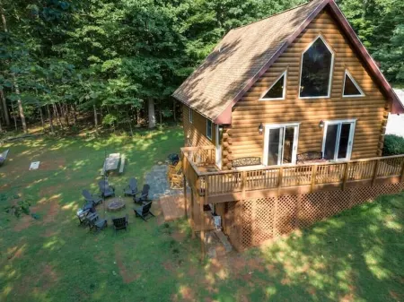 Pet Friendly with Mountain Views on 151 BrewRidge Trl Near Wineries~Hikes~Skiing