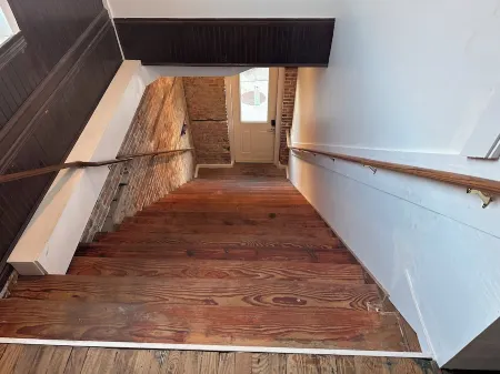 Charming pet-friendly suite in the heart of historic Apalachicola Отели рядом с достопримечательностью «Парк Сифуд Ландинг»