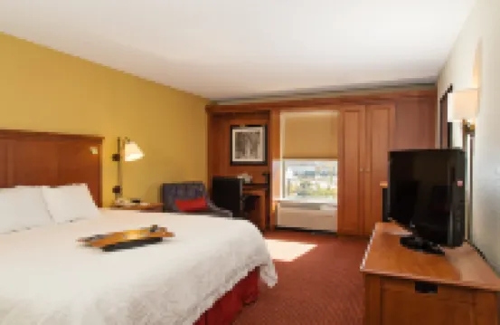 Hampton Inn Louisville-Airport (Fair & Expo Center) - Airport Shuttle