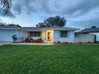 Charming 2-bedroom house with AC, WiFi in lovely Deltona