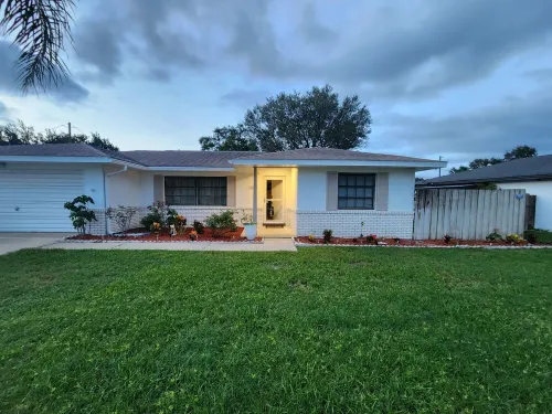 Charming 2-bedroom house with AC, WiFi in lovely Deltona Hotels in Deltona