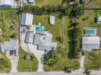 10Min to Beach - Heated Pool Nov-April -  Chef's Kitchen. 2 Night minimum stay.