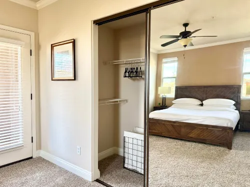 New Trendy 1BR Apartment with Heated Pool, Gym & Minigolf