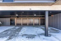Luxury NEW SKI 2 bdroom Condo on the River