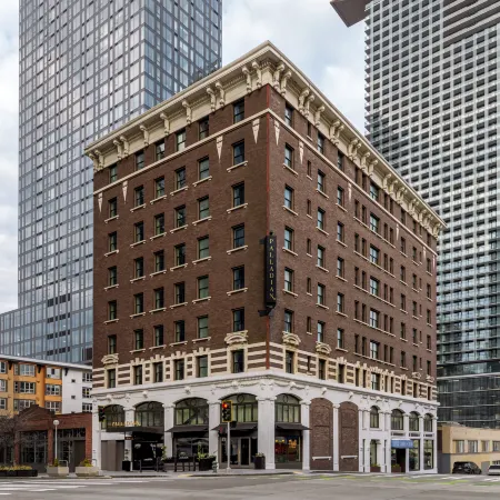 Kimpton PALLADIAN HOTEL by IHG Отели рядом с достопримечательностью «Пляз Алки»