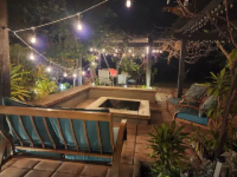 Backyard Oases 2-bedroom house in delightful Vista with WiFi, AC