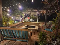 Backyard Oases 2-bedroom house in delightful Vista with WiFi, AC