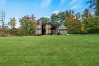 Hera Haven: Pickleball, hot tub, racetrack & lake