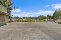 Cozy, comfortable, peaceful, unique lakeside house w beautiful views/Olympia Hotels in Lacey